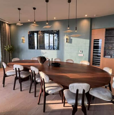 curved table and chairs