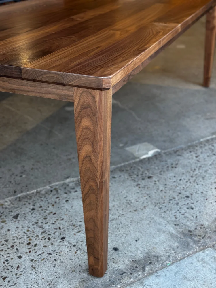 Ferrara table leg detail
