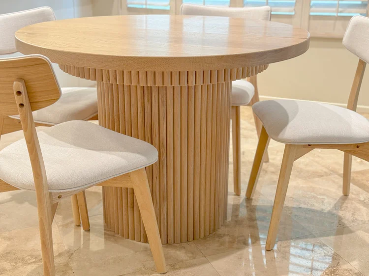 lucca round table and chairs
