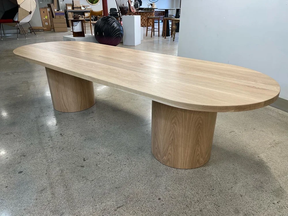 Modena oval table with pedestal legs