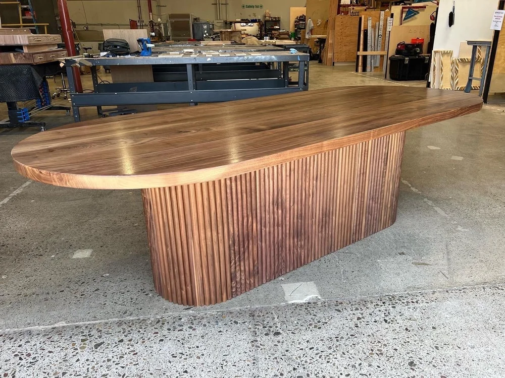 Monza table with tambour bottom