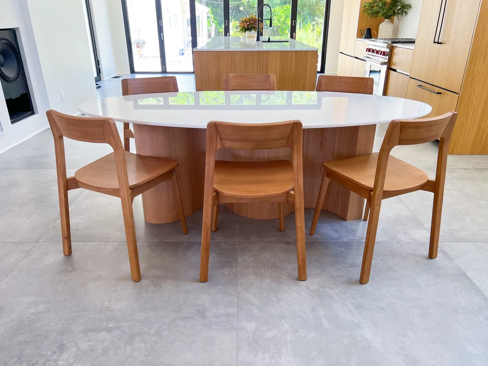 Novara oval table and chairs